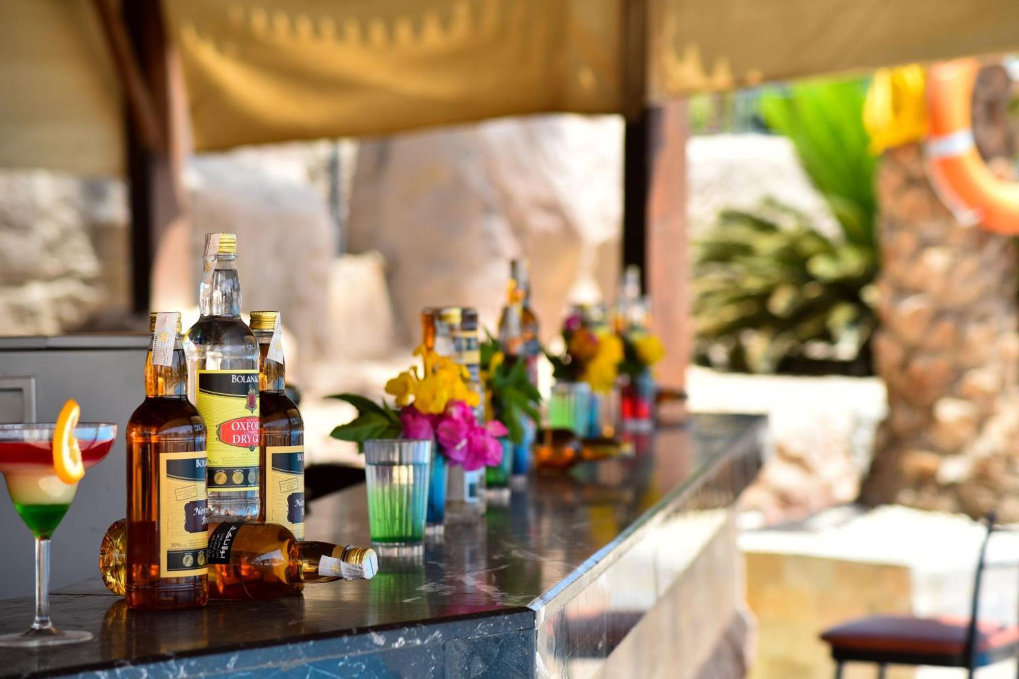 Sultan Gardens Resort Sharm El Sheikh Exterior photo A bar at a resort