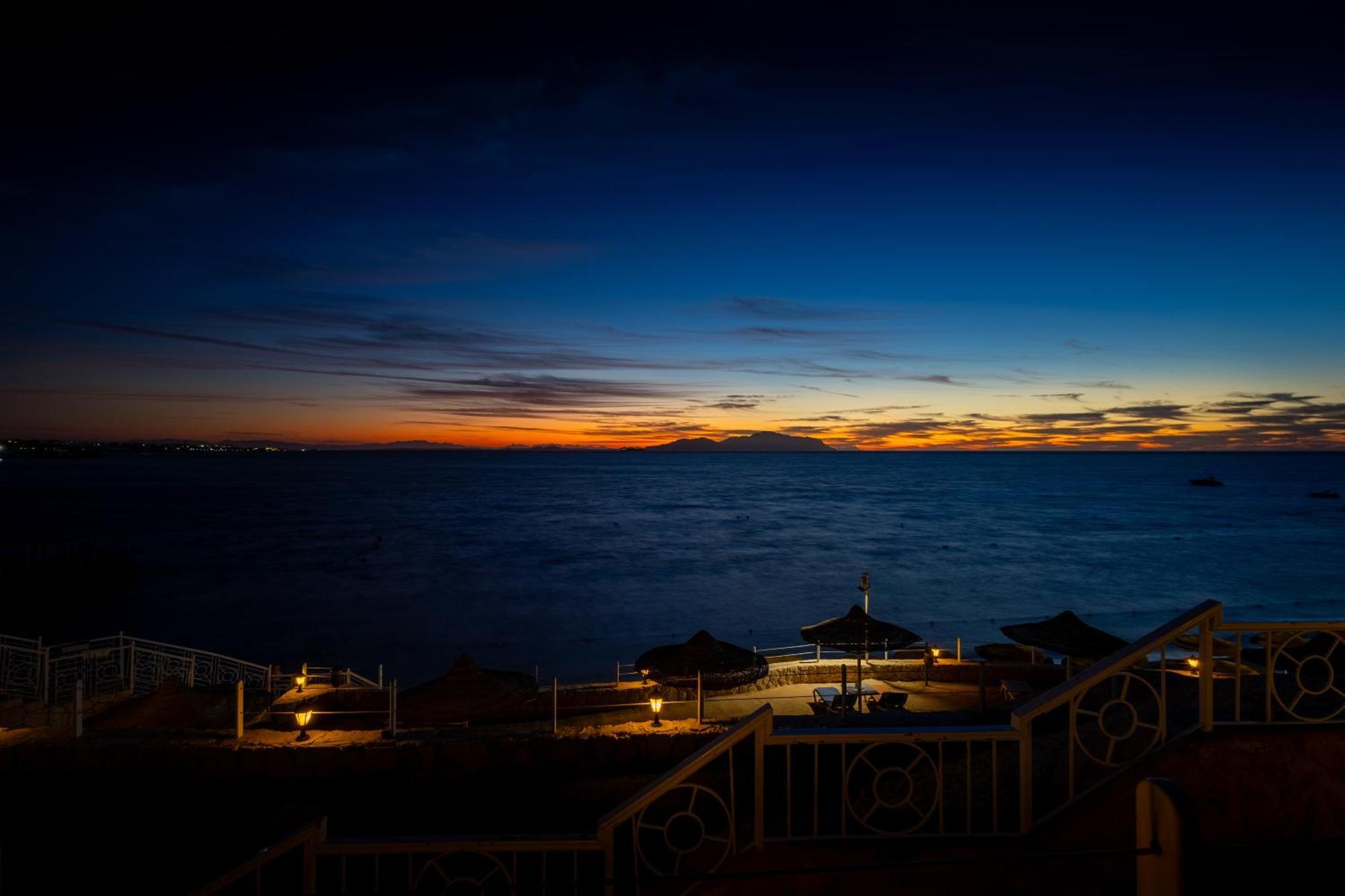 Sultan Gardens Resort Sharm El Sheikh Exterior photo Sunset at the beach